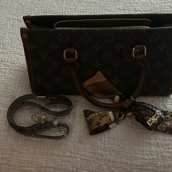 Brown pocketbook new - Picture 2 of 2